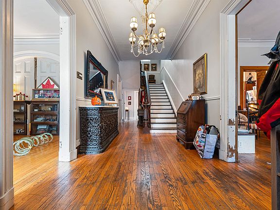 2nd image of 75 Denoon St