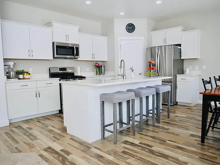 503 S Valkyries Ln — Photo 2