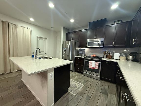 3rd image of 4960 Cedarbrook Ln