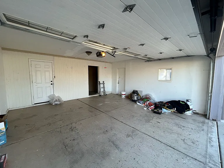 2933 W Muriel Dr — Photo 44