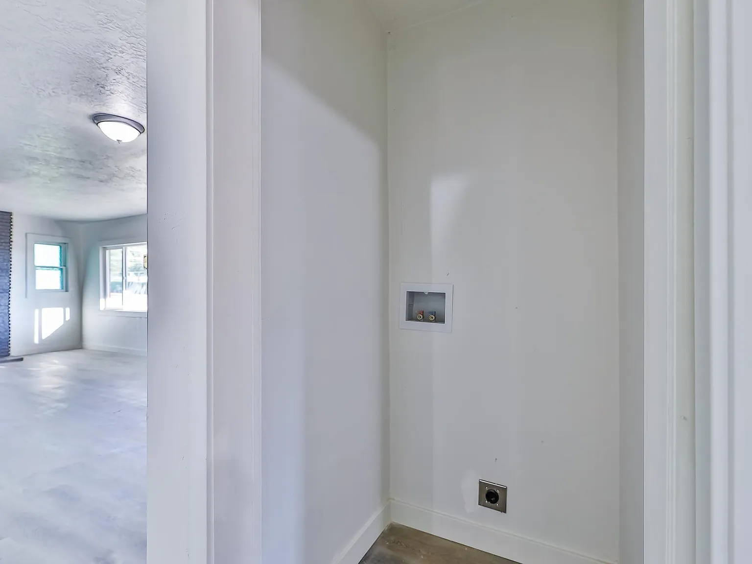 2 bed, 1000 sqft, $1,600 — Photo 4
