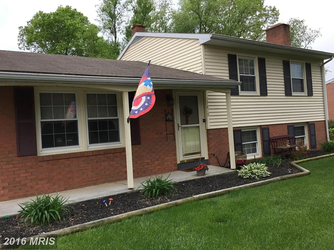 17819 Greentree Ln photo 1