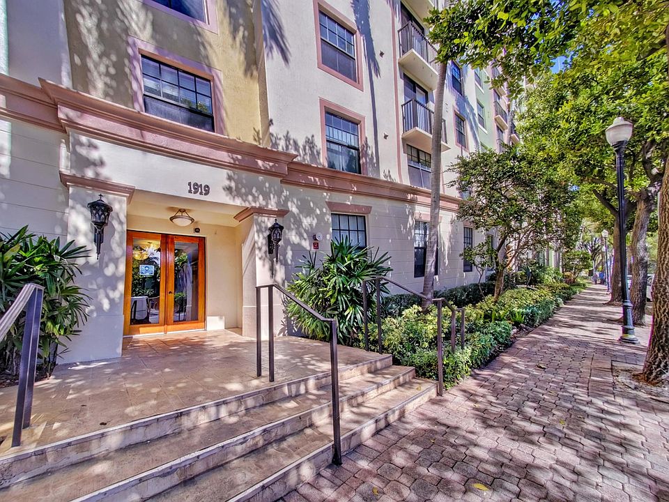 1st image of 1919 Van Buren Street #409A