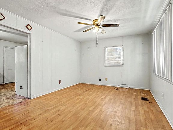 3rd image of 1408 Prospect Rd