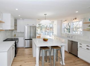 11 Crowley Dr, Old Saybrook, CT 06475