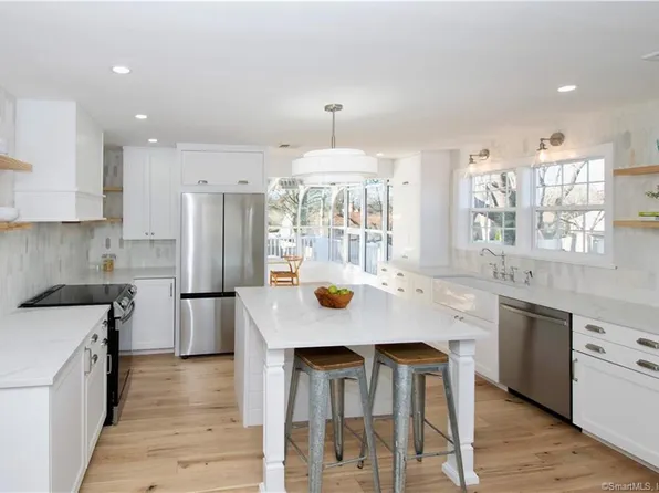 11 Crowley Drive, Old Saybrook, CT 06475