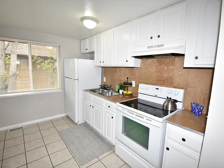 370 S Bryant St #A — Photo 9