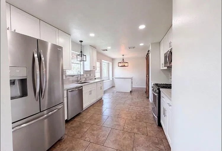 3 bed, 2058 sqft, $1,700 — Photo 4