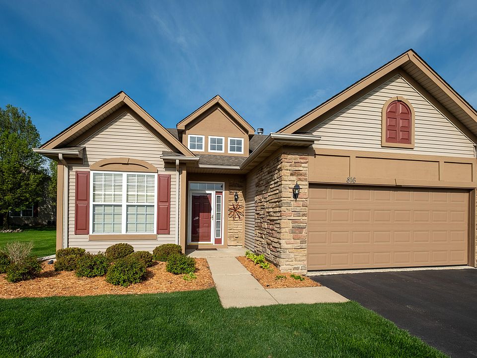 1st image of 816 Charlevoix Way