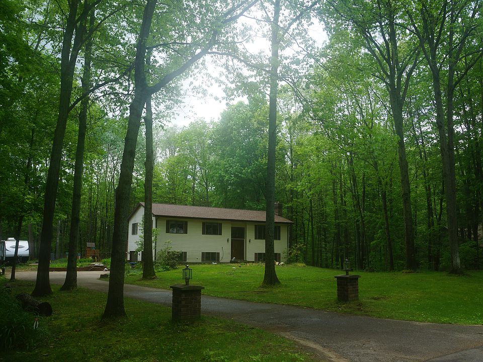 Streetview, facing south. 