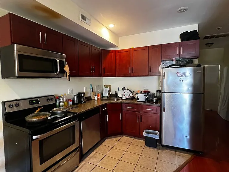 676 N 33rd St #2 — Photo 4