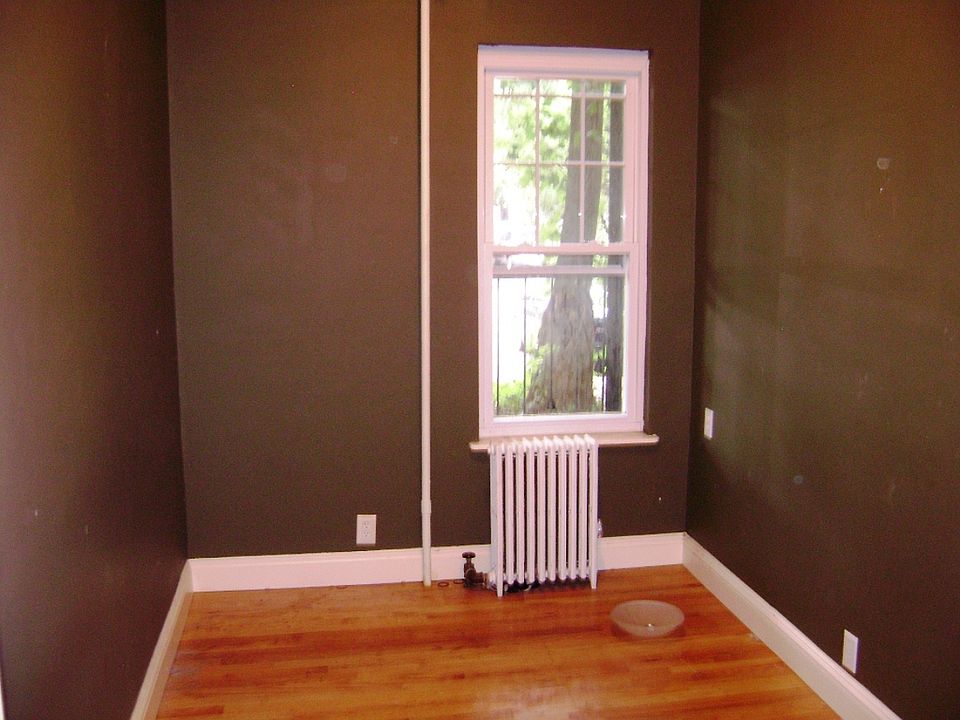 1st image of 420 Littleworth Ln Unit 6