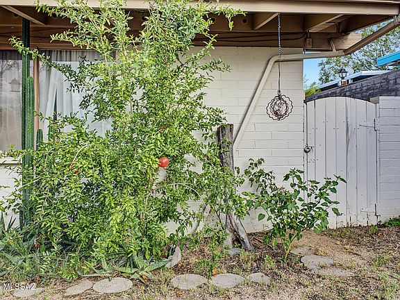 4th image of 917 W 3rd Ave