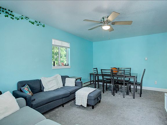Living room pic #2