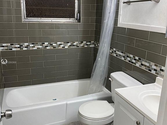 2nd image of 921 Meridian Ave APT 3