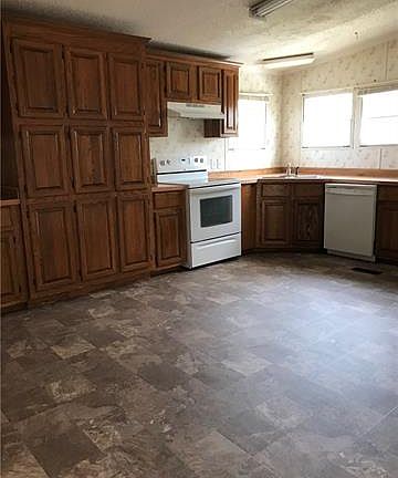 3rd image of 172 Brookwood Dr