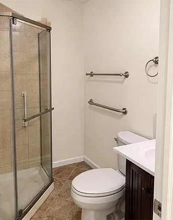 3 bed, 1050 sqft, $2,100 — Photo 4