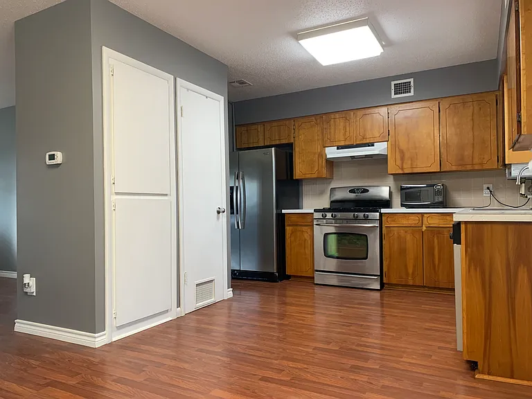 1305 Lockheed St — Photo 8