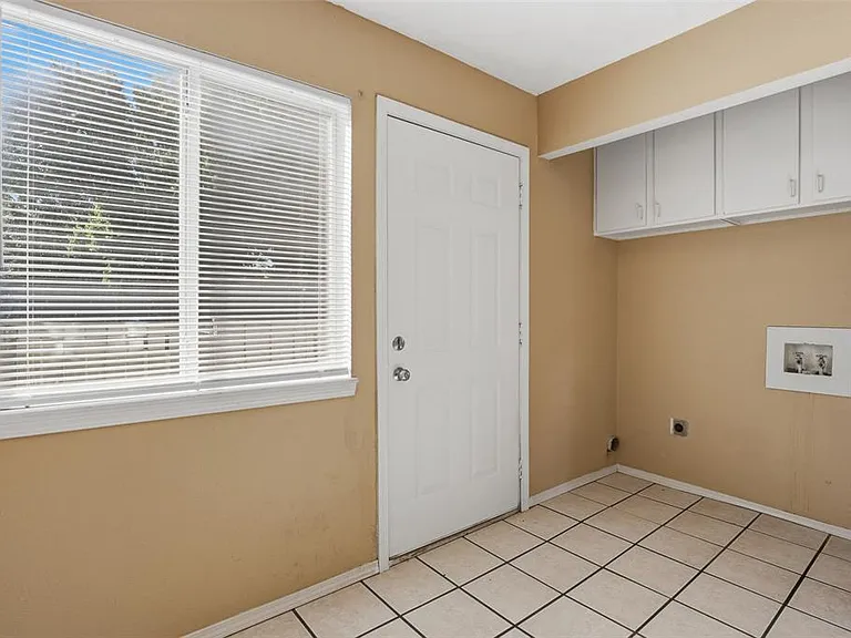 1628 Claudia Dr — Photo 7
