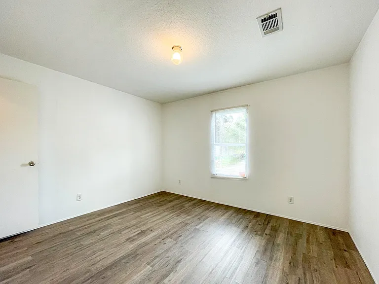 5816 SW Archer Rd #33 — Photo 8