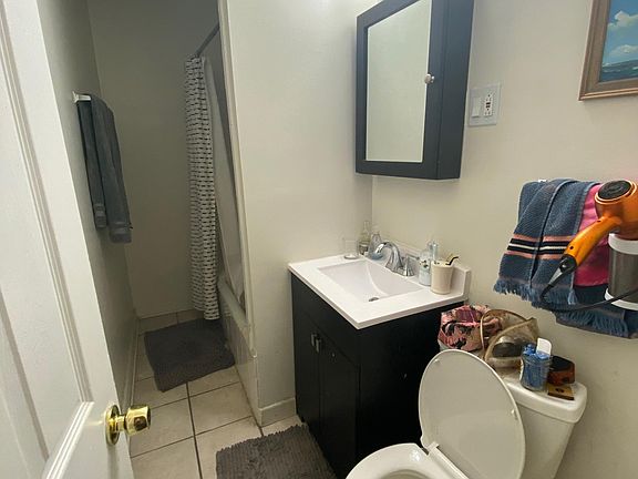 5th image of 839-837 W Cornelia Ave #2N