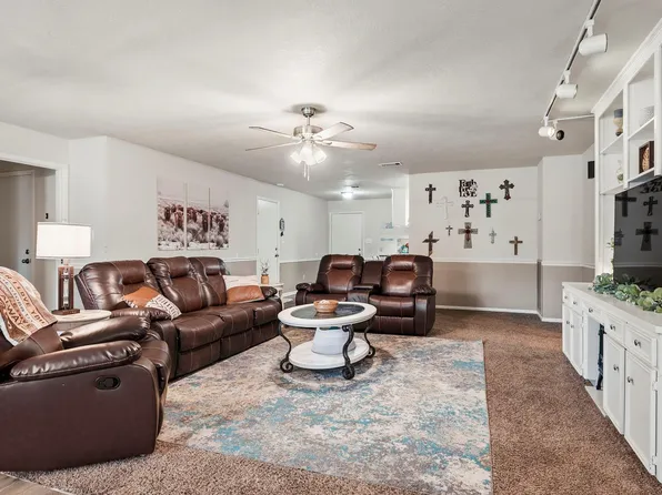 601 Rogers St, Normangee, TX 77871