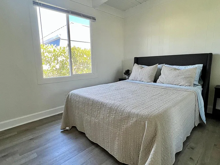 601 Middle Rd — Photo 17
