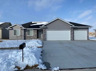 313 Cottage Park Dr, Aurora, NE 68818