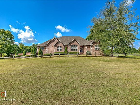 2nd image of 9736 Wager Rd