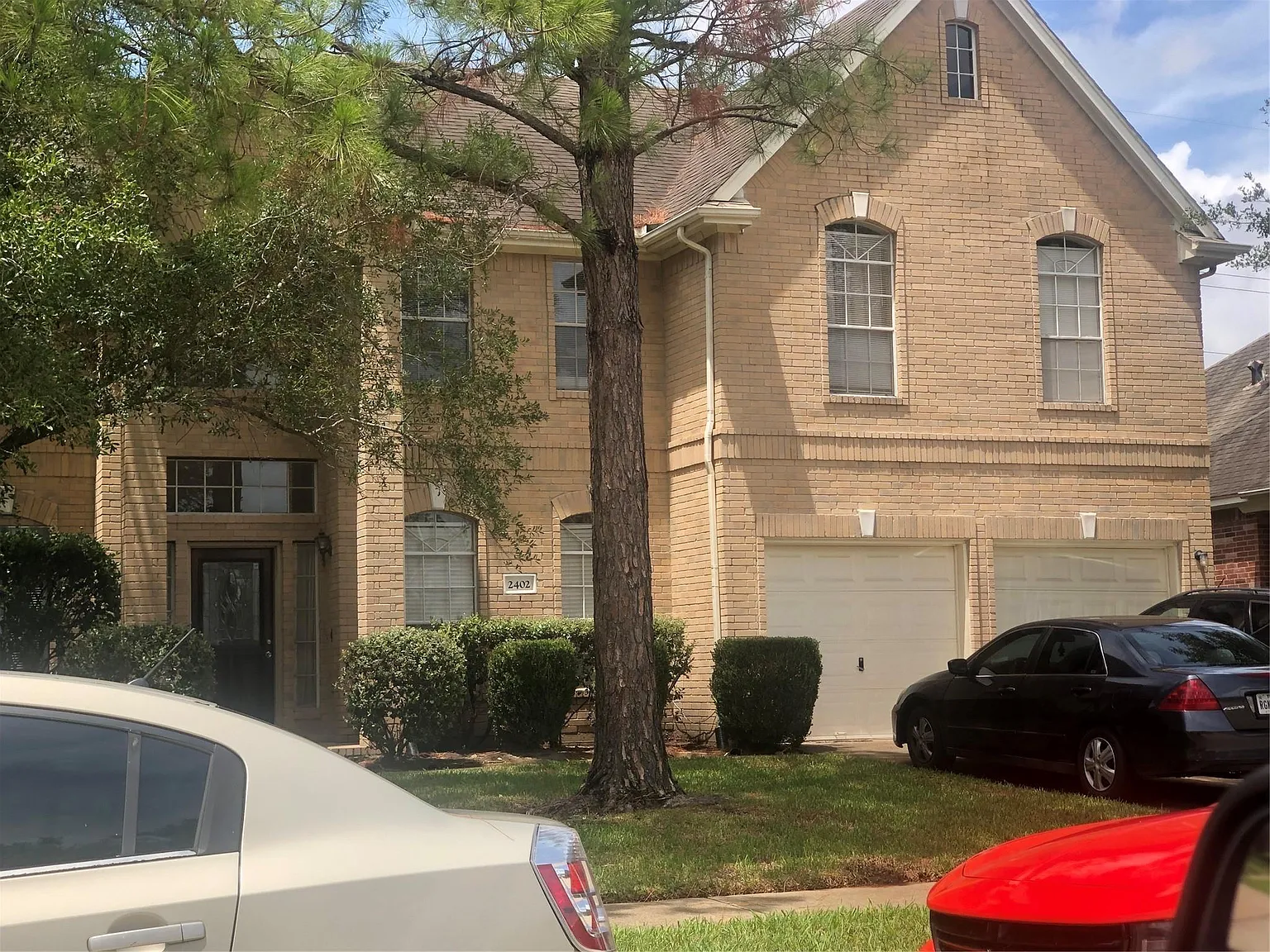 4 bed, 2.5 bath, 2724 sqft, $2,400 — Photo 2
