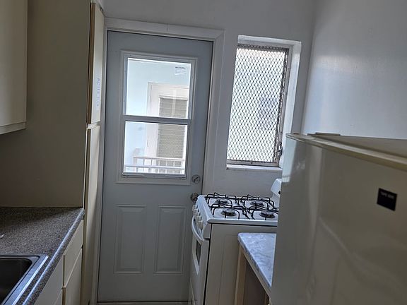 4th image of 636 Meridian Ave APT 14