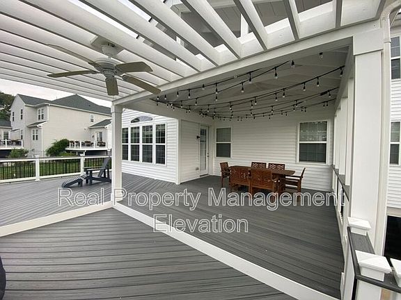 5th image of 779 McGuire Cir