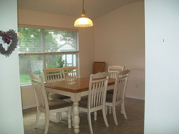 Breakfast / Dining Room