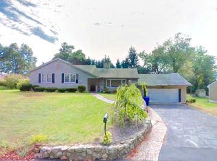 31 S Tallyho Dr, Springfield, MA 01118
