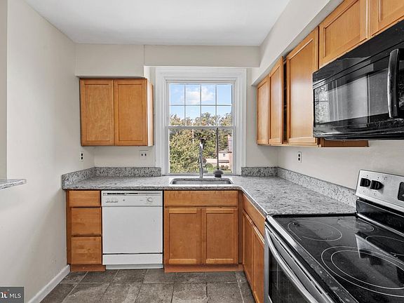 3rd image of 500 E Lancaster Ave Unit 101D