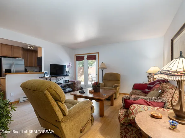 808 Powderhorn Ln APT D, Jackson, WY 83001