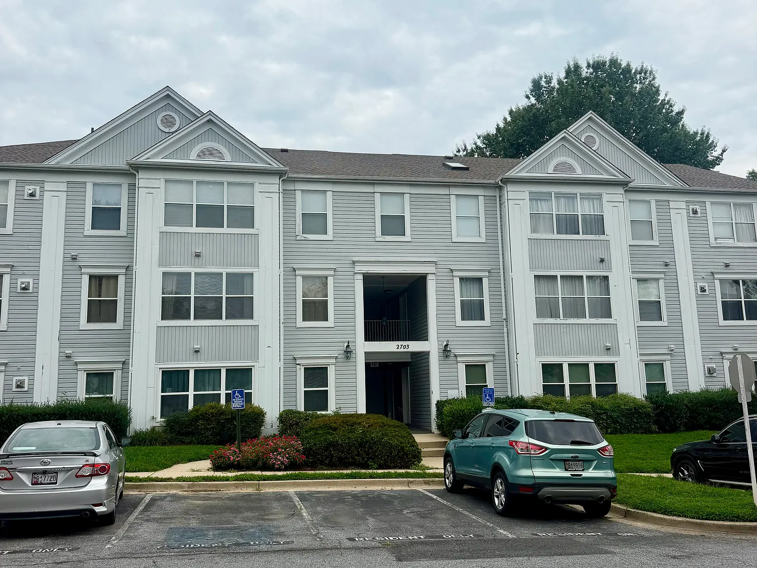 2 bed, 938 sqft, $2,000 — Photo 3