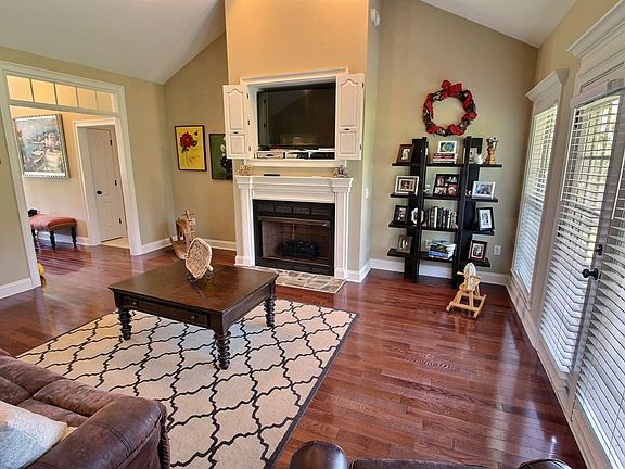 5th image of 113 Lost Creek Ln