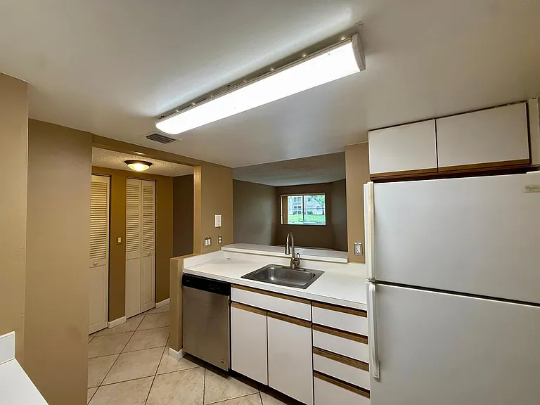 9799 Westview Dr #1015 — Photo 7