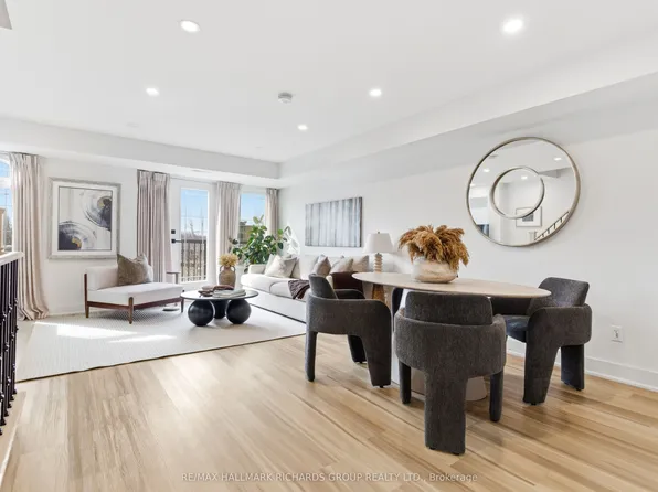 118 Finch Ave W #8, Toronto, ON M2N 7G2