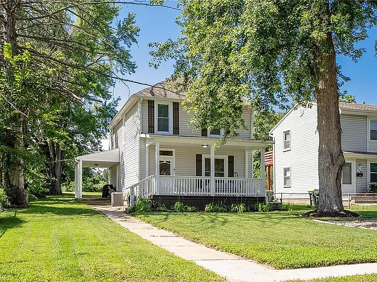 210 E Kay St — Photo 1