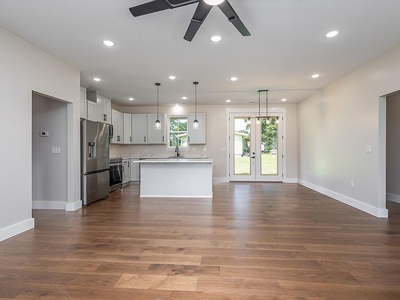 5th image of 209 Meadowlake Dr