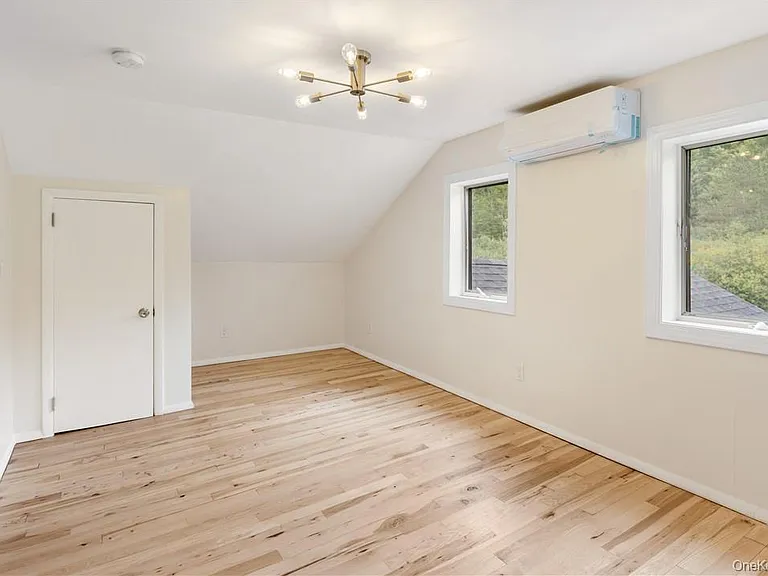 1667 Shandelee Rd — Photo 31