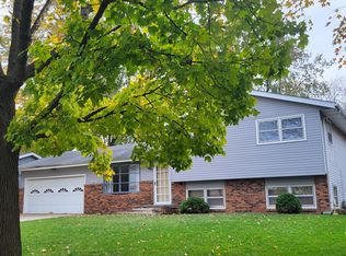 2803 Wellington Way, Bloomington, IL 61704