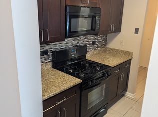 300 W Fullerton Ave APT 325, Addison, IL 60101