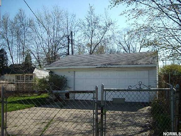 2 car garage & fenced yard