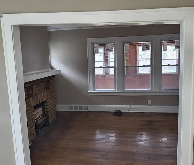 3658 E 143rd St #2 — Photo 3