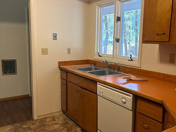 4th image of 3029 River Bend Dr