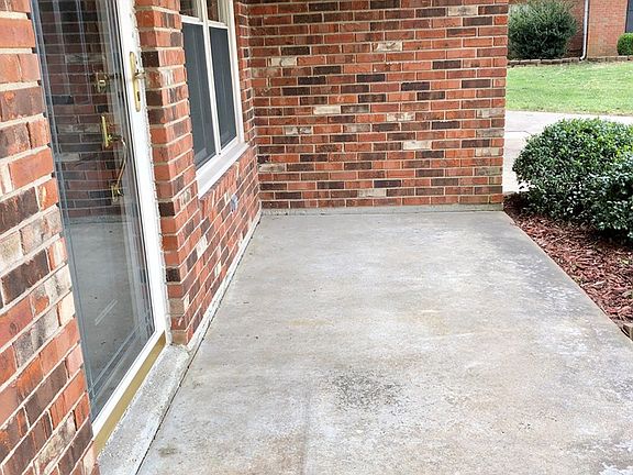 3rd image of 1445 Oakwood Ct