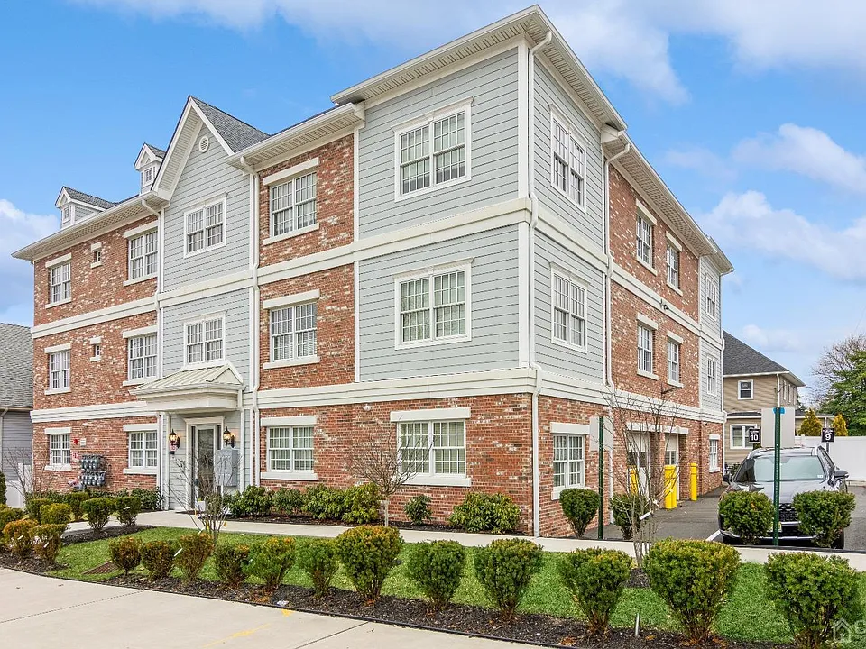 361 Main St #202